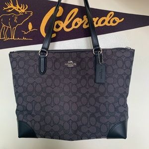 Coach Zip Top Signature Tote NWT
